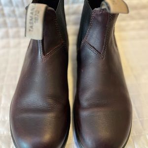 Blundstone Dark Brown Chelsea boots